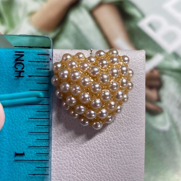 Pearl White Heart Earrings - Picture 4 of 5